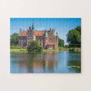 Puzzle Château Egeskov au bord d'un étang