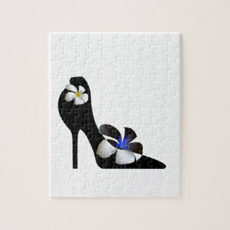 Puzzle Chaussures noires élégantes à talons hauts. Imagin