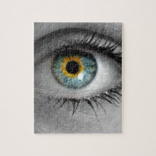 Puzzle Concept d'œil regardant vers le spectateur macro