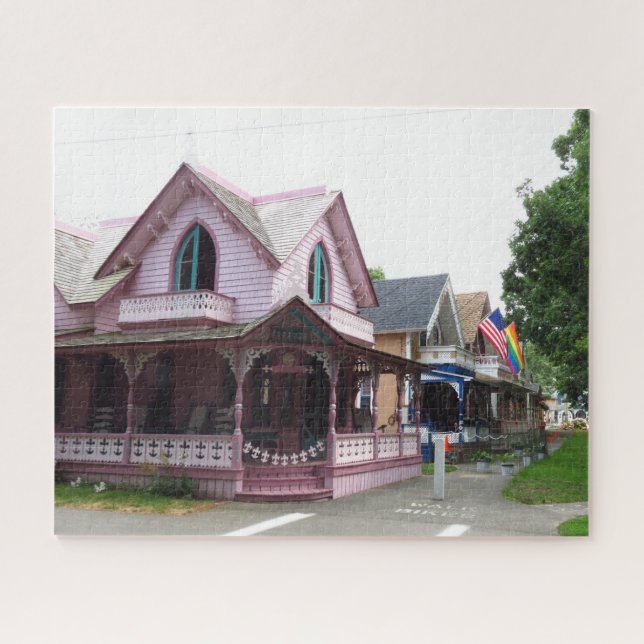 Puzzle Cottages colorés avec drapeaux - Martha's Vineyard (Horizontal)