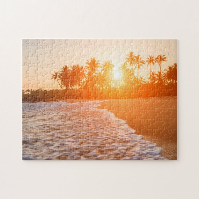 Puzzle Coucher du soleil sur la plage avec des cocotiers (Horizontal)