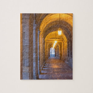 Puzzle Couloir en pierre éclairé par une lampe, Espagne