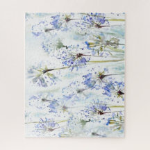 Croquis en aquarelle des fleurs d'été bleues
