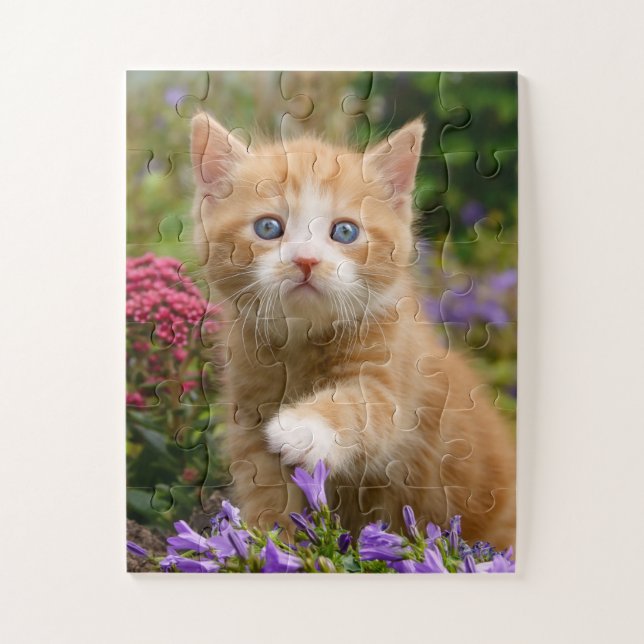 Puzzle Cute chaton au gingembre dans un jardin... (Vertical)