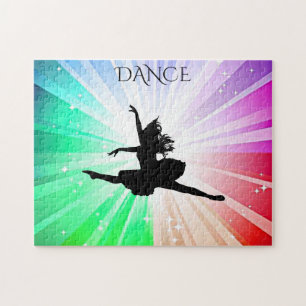 Puzzle de lumières dansantes avec belle danseuse.