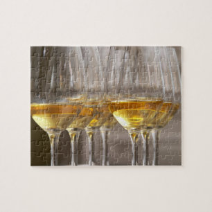 Puzzle deux rangées de verres à dégustation de vin avec l
