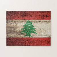 Drapeau du Liban sur le vieux grain en bois