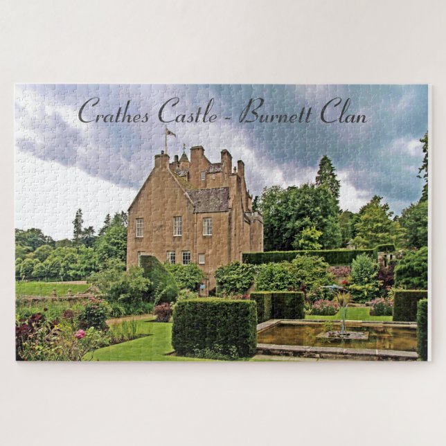 Puzzle Garden Crathes Castle, Scottish Burnett Clan (Horizontal)