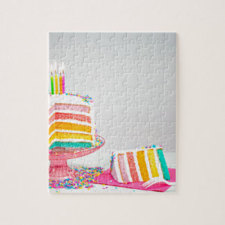 Puzzle gâteau d'anniversaire arc-en-ciel