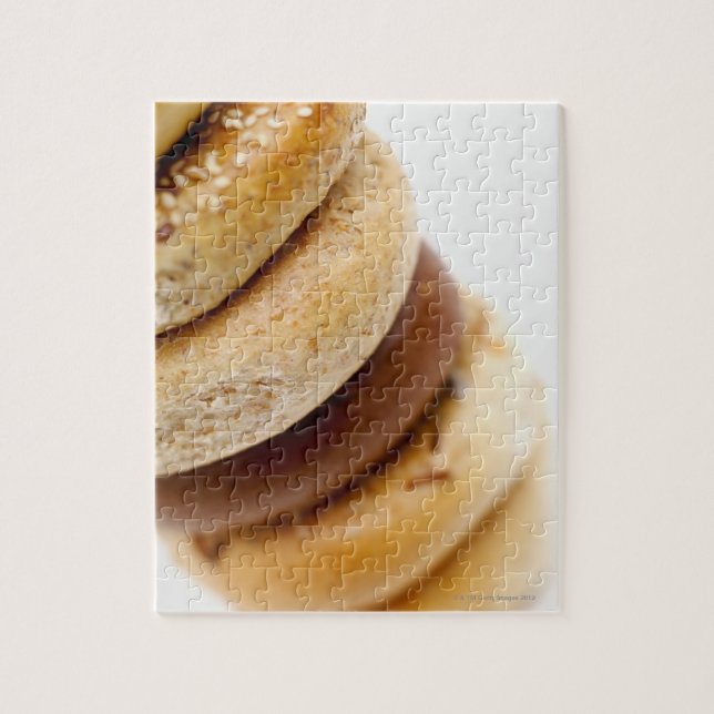 Puzzle Gros plan d'une pile de bagels assortis (Vertical)