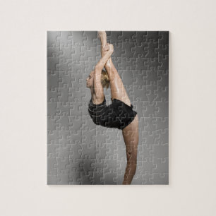 Puzzle Gymnaste féminin étirement, studio photo