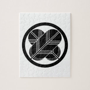 Puzzle Intersecting hawk feathers with foot in circle