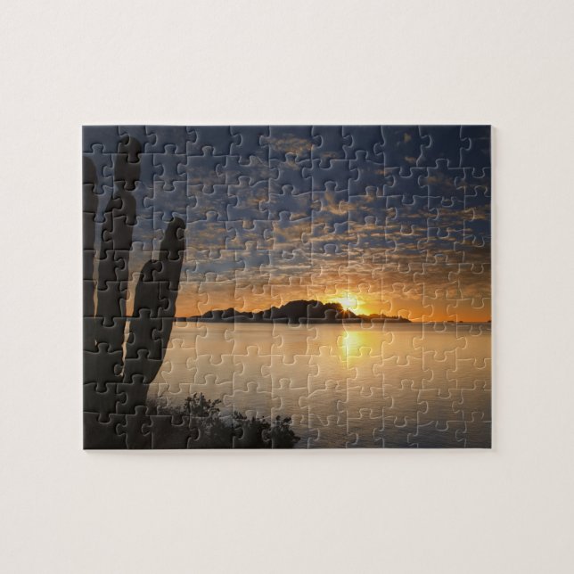 Puzzle Le lever du soleil sur Isla Danzante dans le golfe (Horizontal)