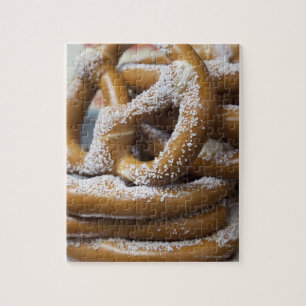 Puzzle Les gigantesques bretzels de vendeurs de rue de Ne