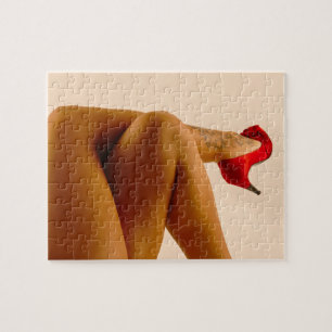 Puzzle Les jambes nues croisées de la femme avec les