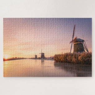 Puzzle Lever de soleil sur la rivière gelée avec moulins