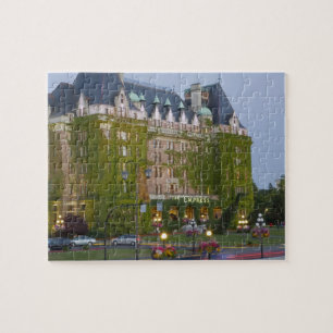 Puzzle L'hôtel Empress au bassin intérieur à