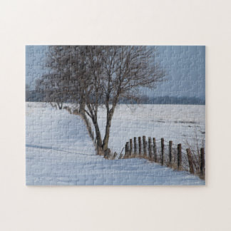 Puzzle Ligne de clôture d'hiver et scène d'arbres