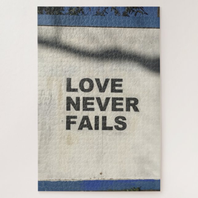 Puzzle Love Never Fails, Spraypaint Street Art, Londres (Vertical)