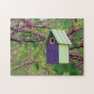 Puzzle Maison d'oiseau sur un arbre Redbud