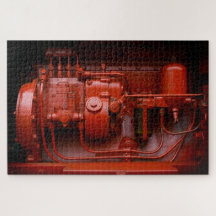 Moteur de tracteur rouge.