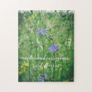 Puzzle Ombre d'été verte avec fleurs bleues