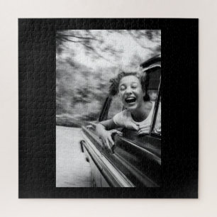 Puzzle Ooooooh ! Photo d'une fille heureuse souriante et