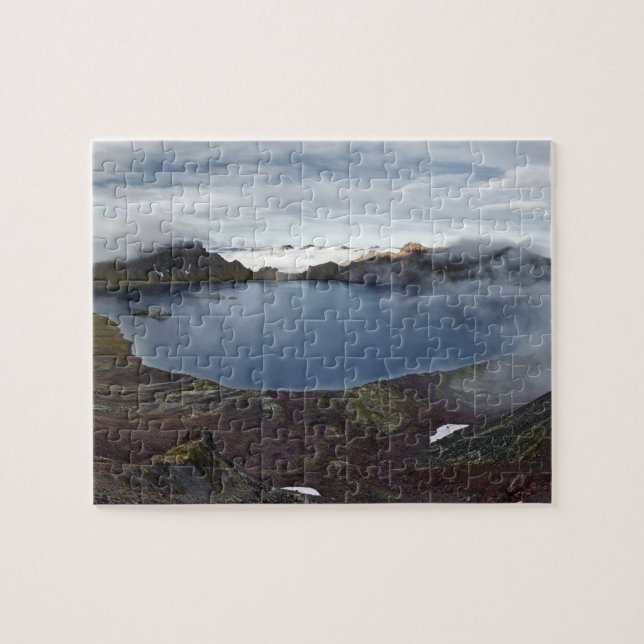 Puzzle Paysage volcanique d'été : vue de lac de cratère (Horizontal)