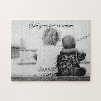 Puzzle Photo de la petite soeur embrassant son petit frèr