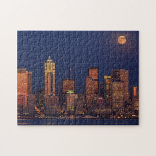 Puzzle Pleine lune se levant au-dessus de l'horizon du