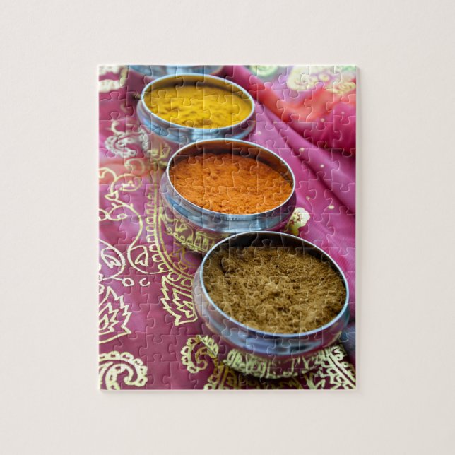 Puzzle Pots d'épices indiens sur Sari rose et or (Vertical)