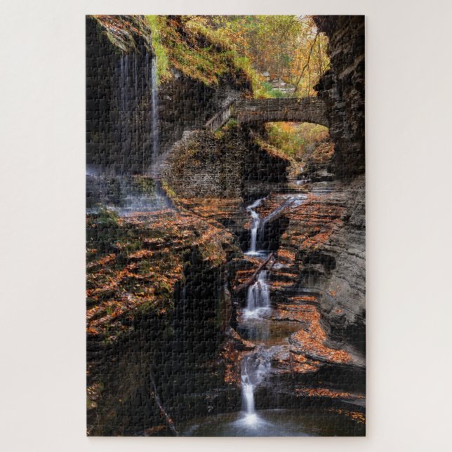 Puzzle Rainbow Falls à Watkins Glen avec feuillage d'auto (Vertical)