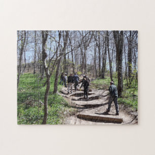 Puzzle Randonneurs sur un sentier Randonnée dans les bois