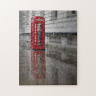 Puzzle Réflexions sur une boîte de téléphone rouge - Lond