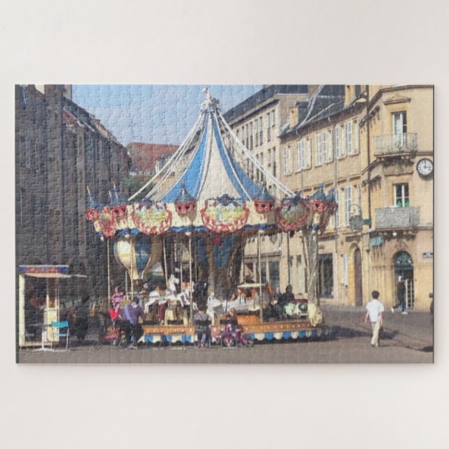 Puzzle Rond-point Fair Ground dans une ville française an (Horizontal)