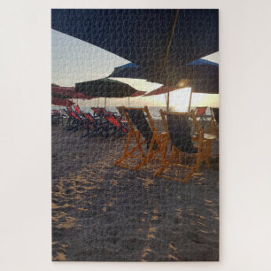 Puzzle Sièges de plage ombragés au coucher du soleil