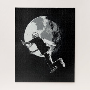 Puzzle Tailing the Moon