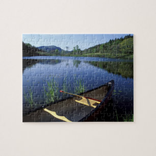 Puzzle Un canoë repose sur la rive de Little Long Pond