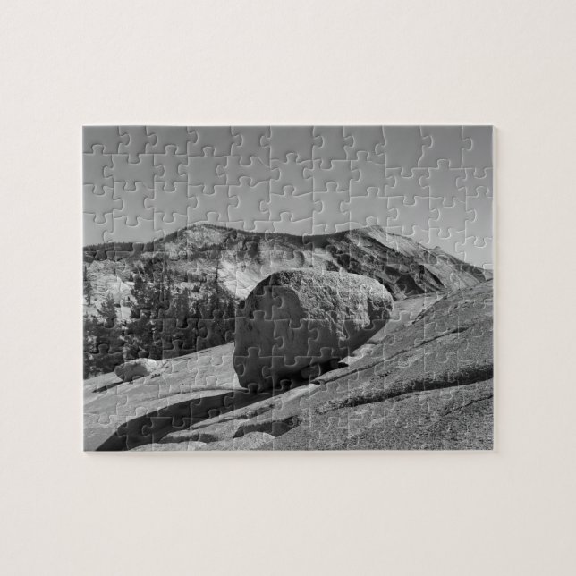 Puzzle Un grand rocher - un erratique glaciaire - est été (Horizontal)
