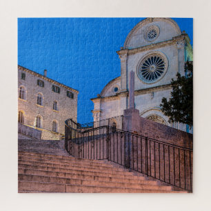 Puzzle Vue nocturne des escaliers et de l'église à Split,