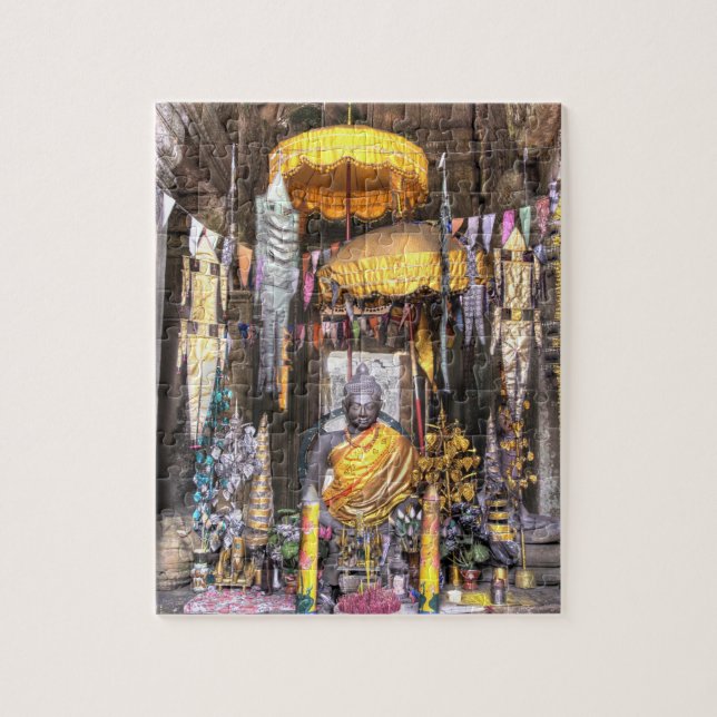 Puzzle Vue sur l'espace de l'autel dans le temple bouddhi (Vertical)