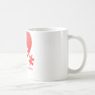 Puzzlespiel-Herz mit Stück und Zitat Kaffeetasse
