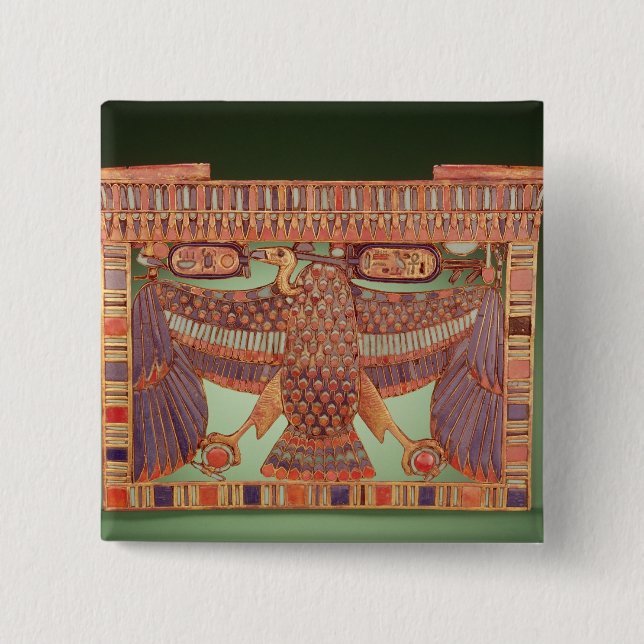 PylonBrust verziert mit dem Geier Button (Vorderseite)