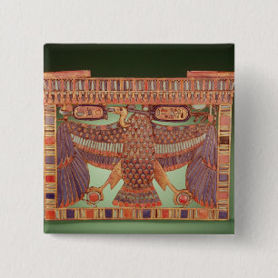 PylonBrust verziert mit dem Geier Button