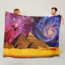 PYRAMID NEBULA FLEECEDECKE