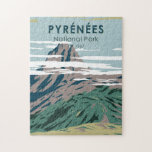 Pyrenäen Nationalpark Frankreich Vintag<br><div class="desc">Pyrenäen Vektorgrafik Design. 1967 als Naturdenkmal ohne Barrieren und Zäune gegründet,  wo Tiere völlig frei sind.</div>