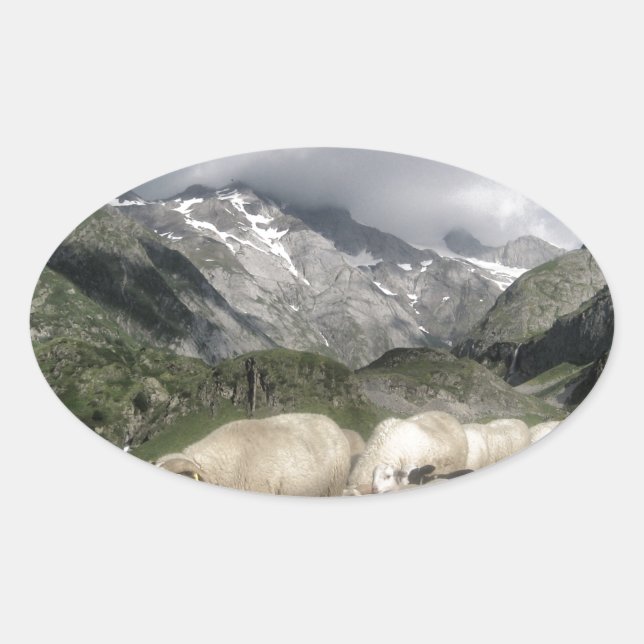 Pyrenäenlandschaft Ovaler Aufkleber (Vorderseite)