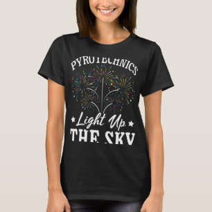 Pyrotechniker beleuchten die Himmel-Feuerwerke-Pyr T-Shirt