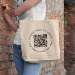 QR-Code | Business Modern Minimal Scan Me Tragetasche<br><div class="desc">Eine einfache,  kundenspezifische QR Code Tote Taschenvorlage in modernem minimalistischem Stil,  die einfach mit QR-Code,  Firmennamen oder Website und benutzerdefiniertem Text aktualisiert werden kann...  #QRcode #Tasche #business.</div>