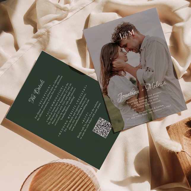 QR Code Dunkelgrünes Budget Monogram Overlay Hochz Einladung (Von Creator hochgeladen)
